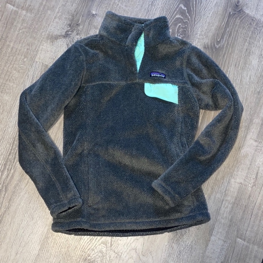 Patagonia Gray and Mint Fleece Jacket